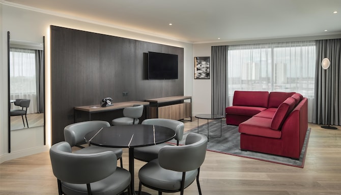 Radisson RED London Twickenham - Suite Lounge