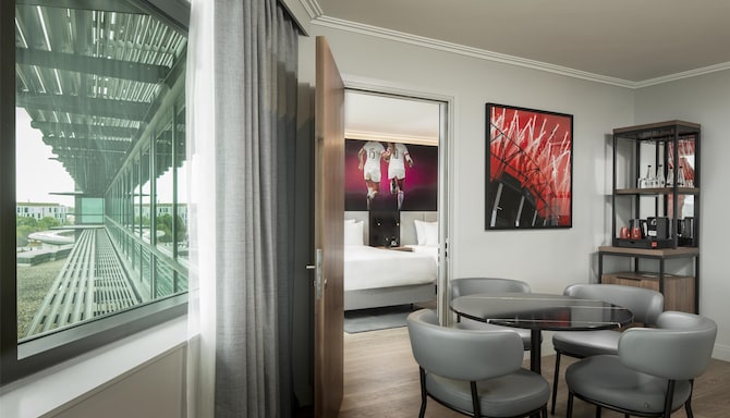 Radisson RED London Twickenham - Legends Suite Interconnecting
