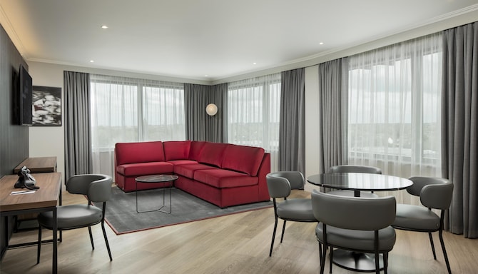 Radisson RED London Twickenham - Suite Lounge