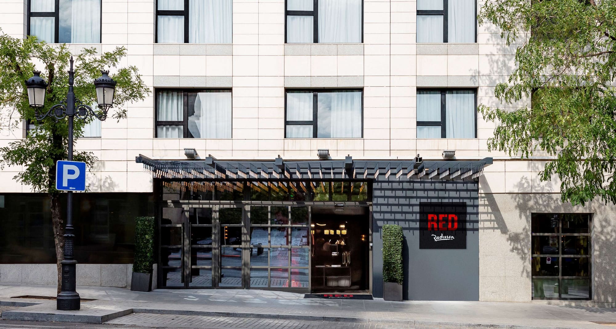 Radisson RED Madrid - Entrance - Façade