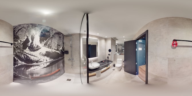 Radisson RED Madrid - Baño de la habitación de invitados