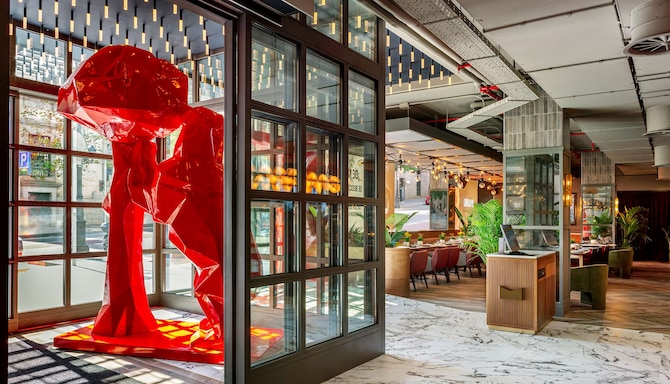 Radisson RED Madrid - Lobby