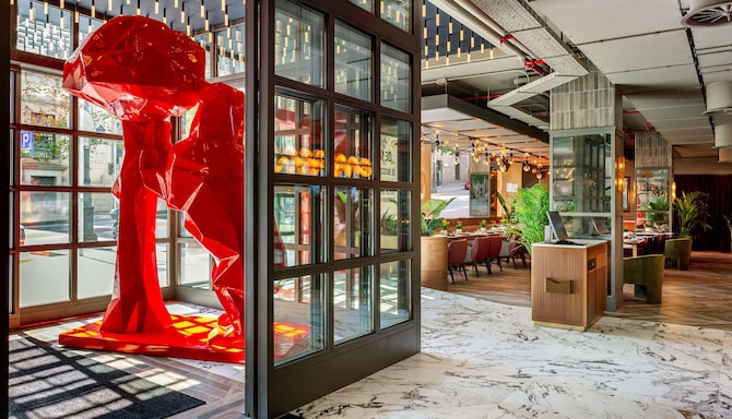 Radisson RED Madrid - Lobby