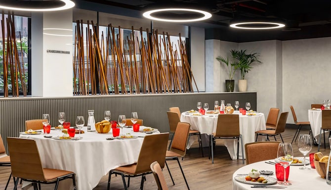 Radisson RED Madrid - Meeting room