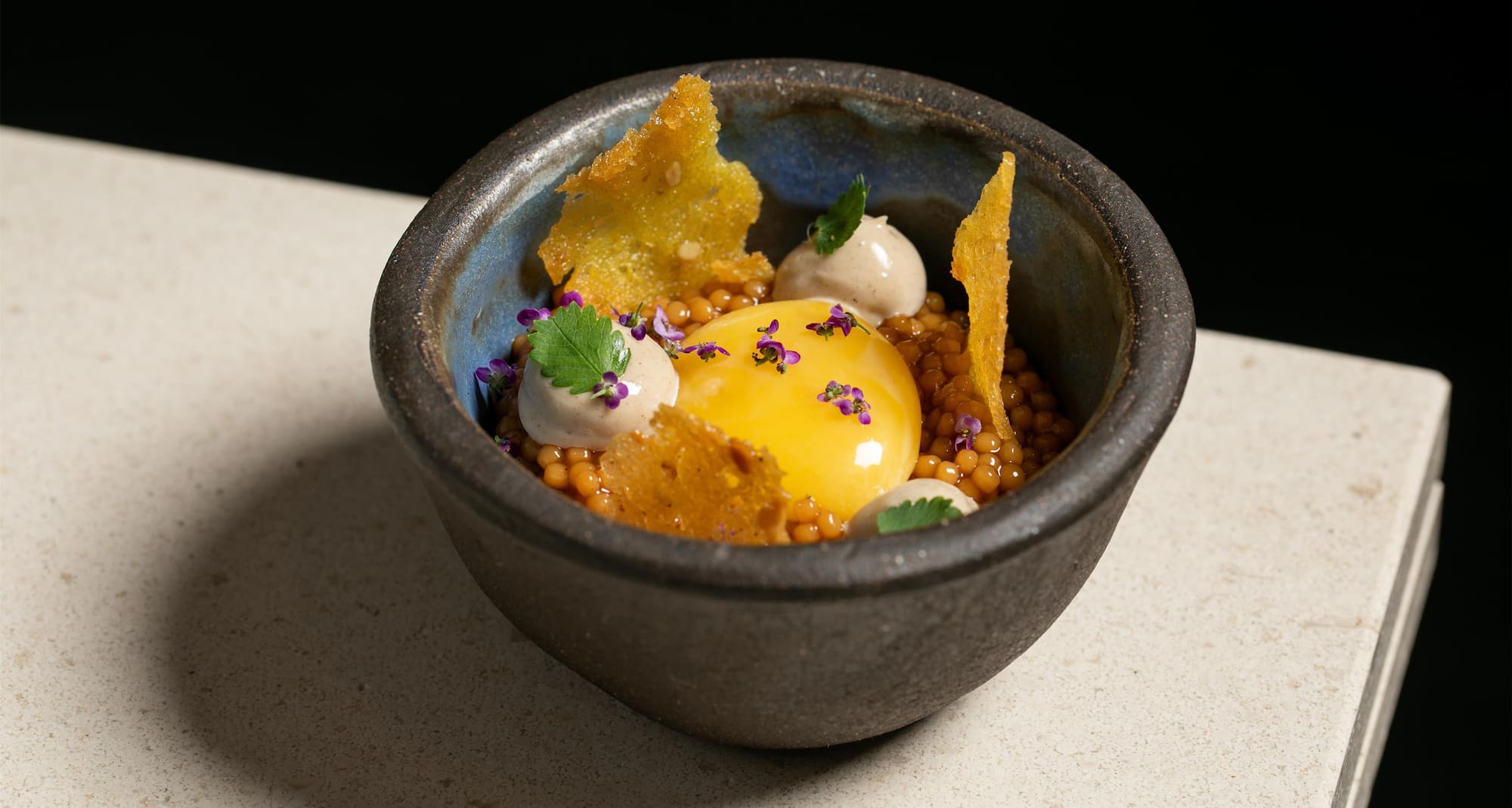 Radisson RED Madrid - Basque OrganiKo - Yema de huevo de caseri o sobre estofado de trigo