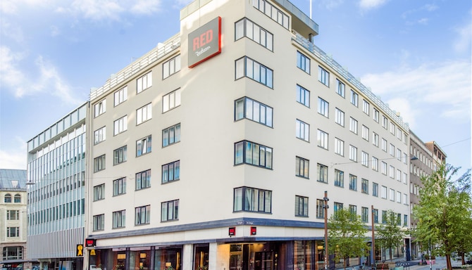 Radisson RED Oslo City Centre, A Verified Net Zero Hotel - Vy över fasaden