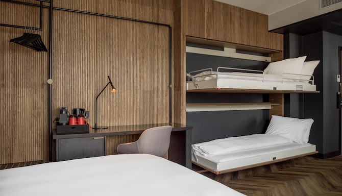 Radisson RED Oslo City Centre, A Verified Net Zero Hotel - Guest Room