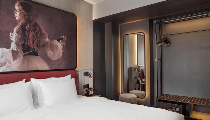 Radisson RED Oslo City Centre, A Verified Net Zero Hotel - Guest Room