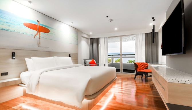 Radisson RED Phuket Patong Beach - Deluxe Room with sea view