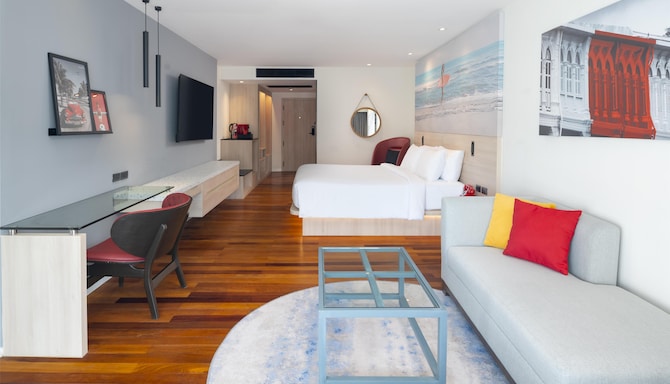 Radisson RED Phuket Patong Beach - Deluxe King