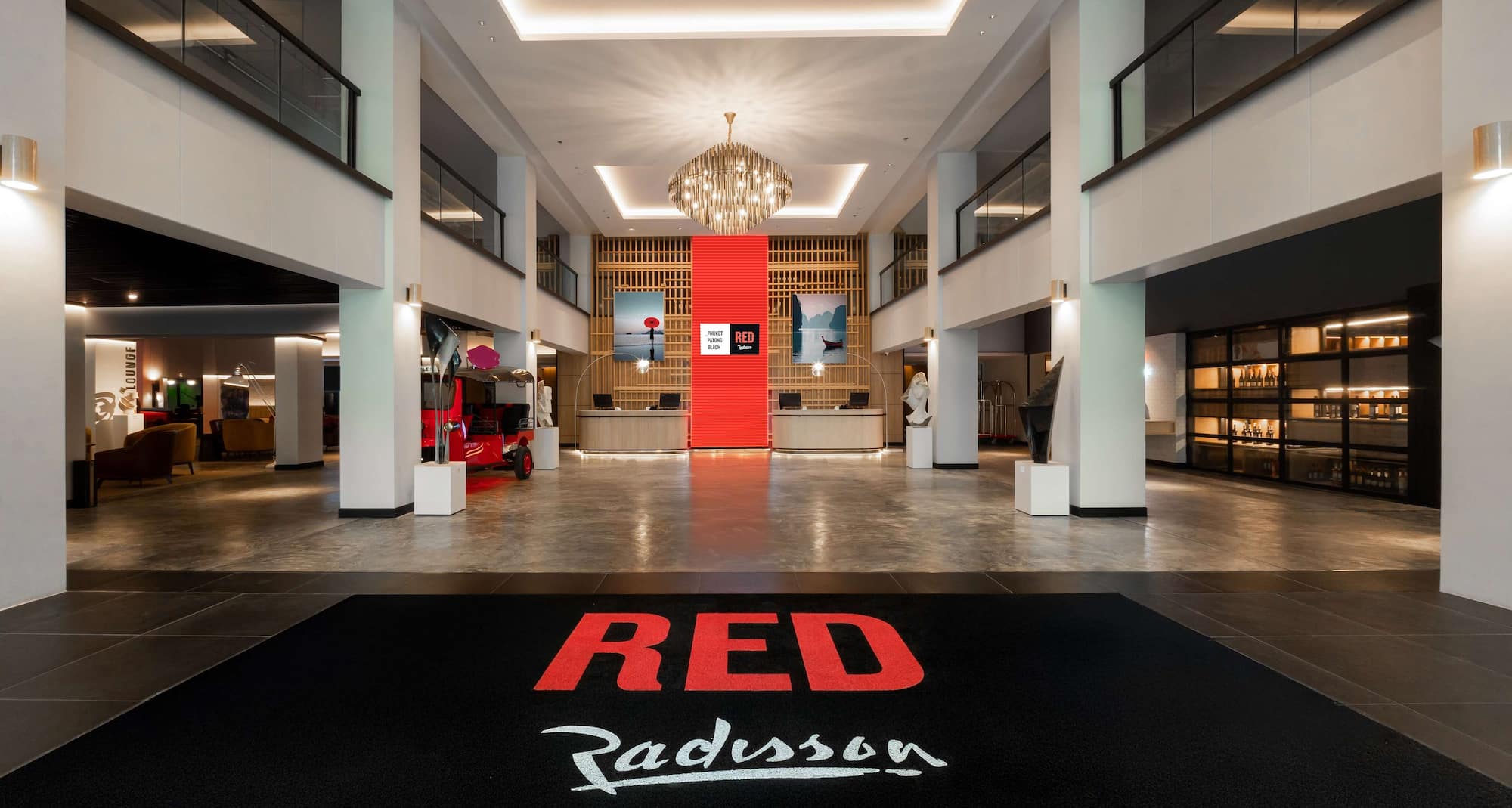 Radisson RED Phuket Patong Beach - منظر البهو