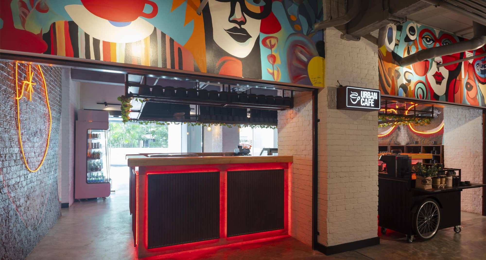 Radisson RED Phuket Patong Beach - مطعم