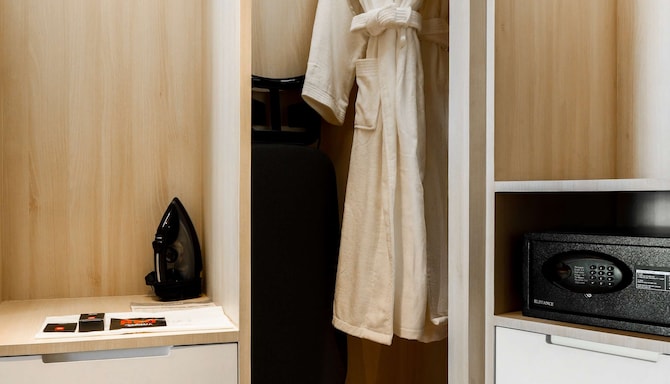 Radisson RED Phuket Patong Beach - Suite amenities