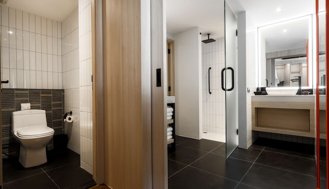 Radisson RED Phuket Patong Beach - RED Suite