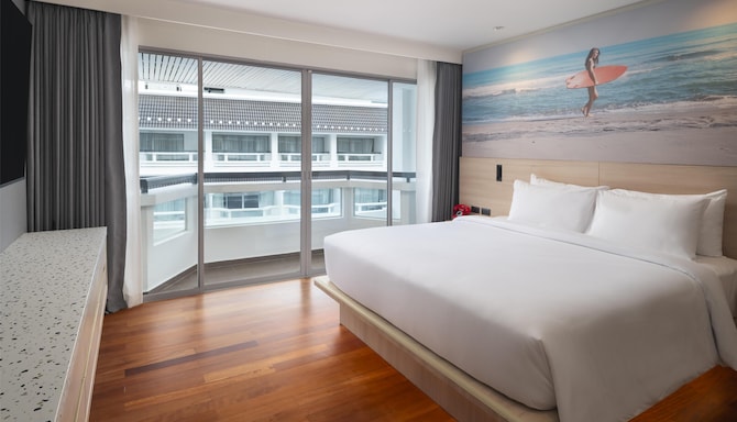 Radisson RED Phuket Patong Beach - Family Suite