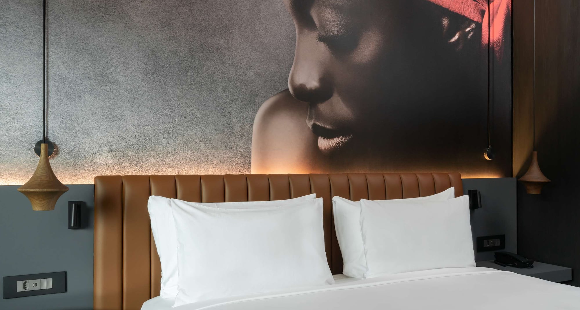 Radisson RED - Guest room detail