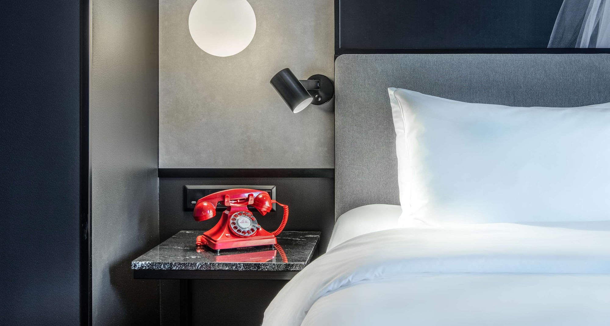 Radisson RED - Guest room
