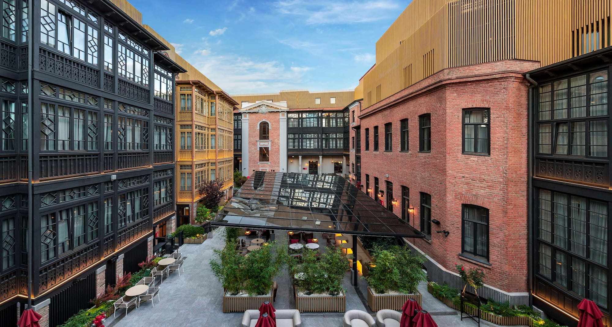Radisson RED Tbilisi - RED Yard