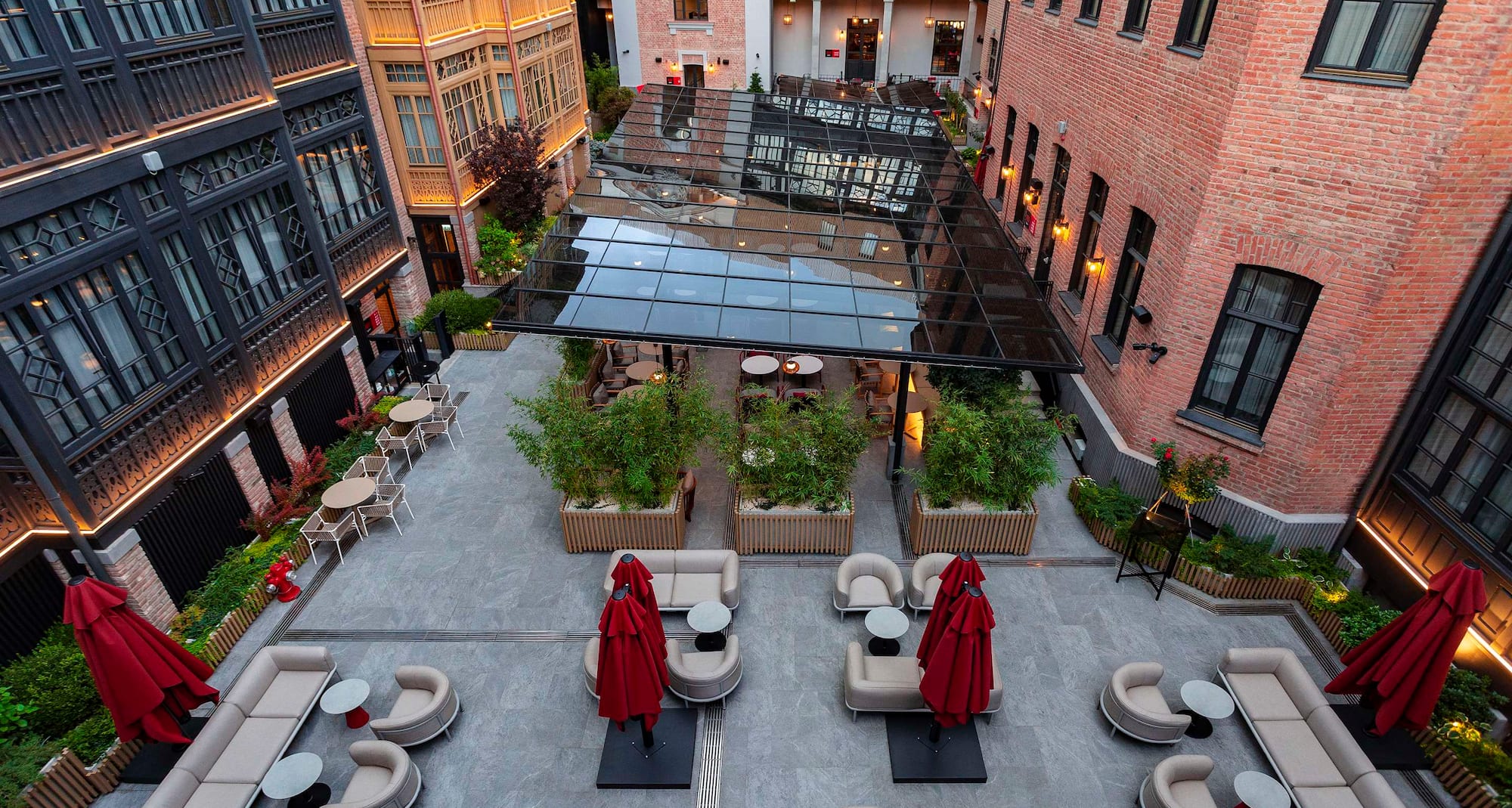 Radisson RED Tbilisi - Courtyard