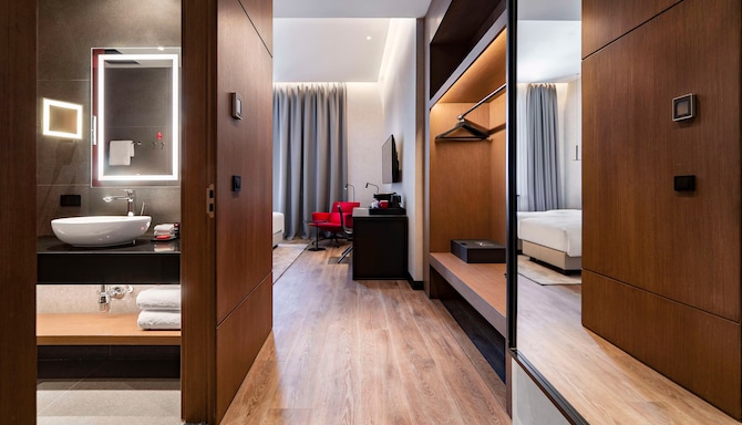 Radisson RED Tbilisi - Гостевые номера