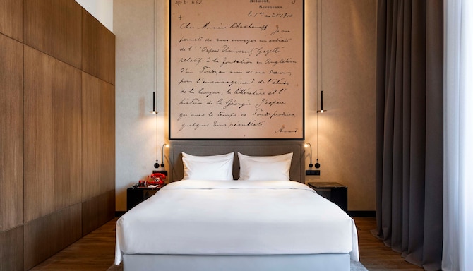 Radisson RED Tbilisi - Гостевые номера