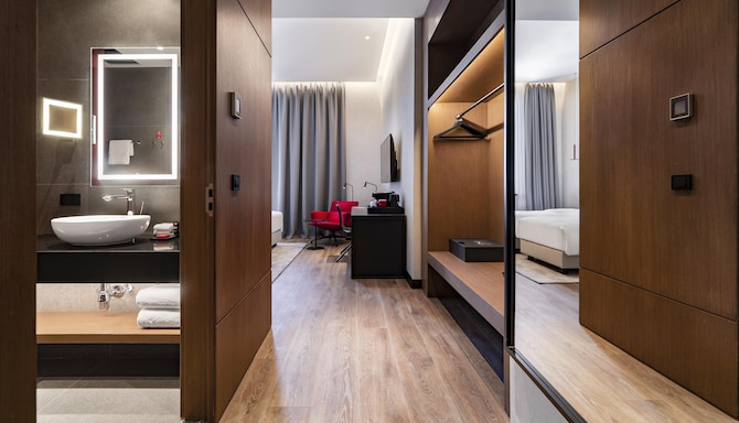 Radisson RED Tbilisi - Guest Room