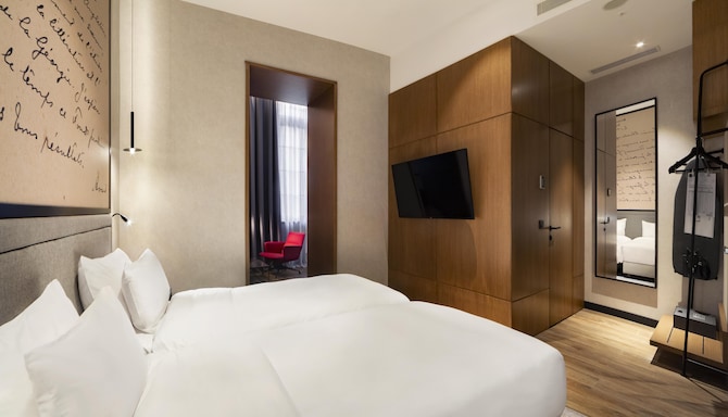 Radisson RED Tbilisi - Guest Room