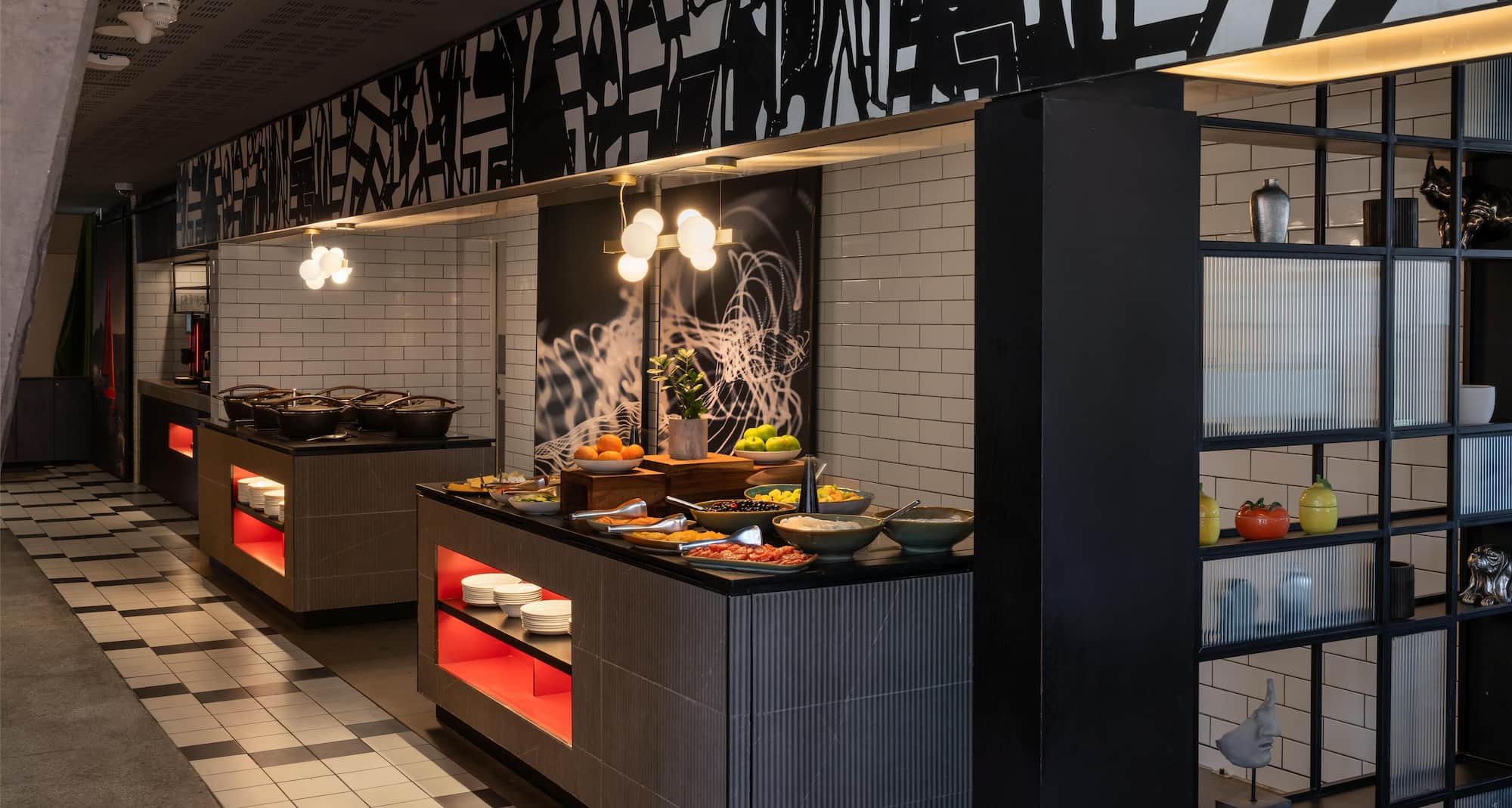 Radisson RED VandA Waterfront, Cape Town - Ouibar + Ktchn Buffet