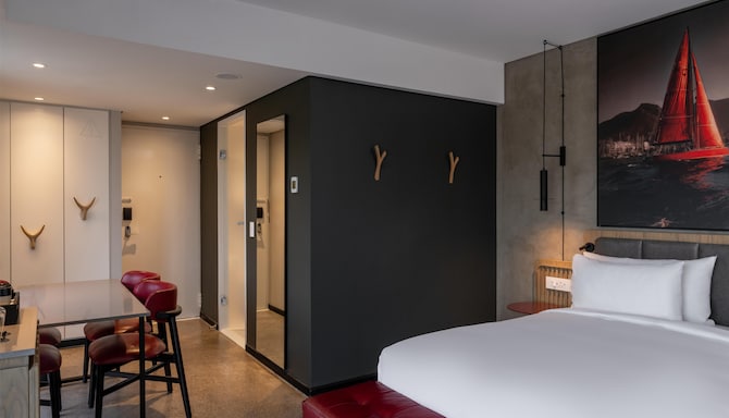 Radisson RED V&A Waterfront, Cape Town - Family Room - Table Mountain View