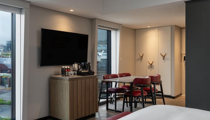 Radisson RED V&A Waterfront, Cape Town - Family Room - Table Mountain View