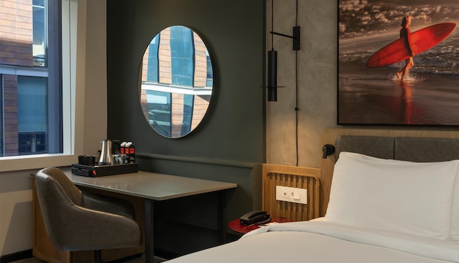 Radisson RED V&A Waterfront, Cape Town - Standard Room
