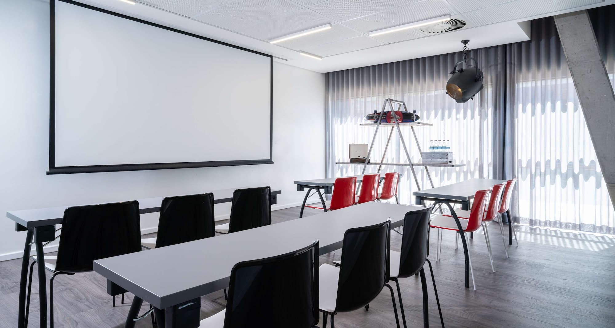 Radisson RED VandA Waterfront, Cape Town - Vynil with classroom setup