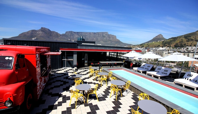 Radisson RED Hotel, V&A Waterfront, Cape Town - Rooftop pool area with truck