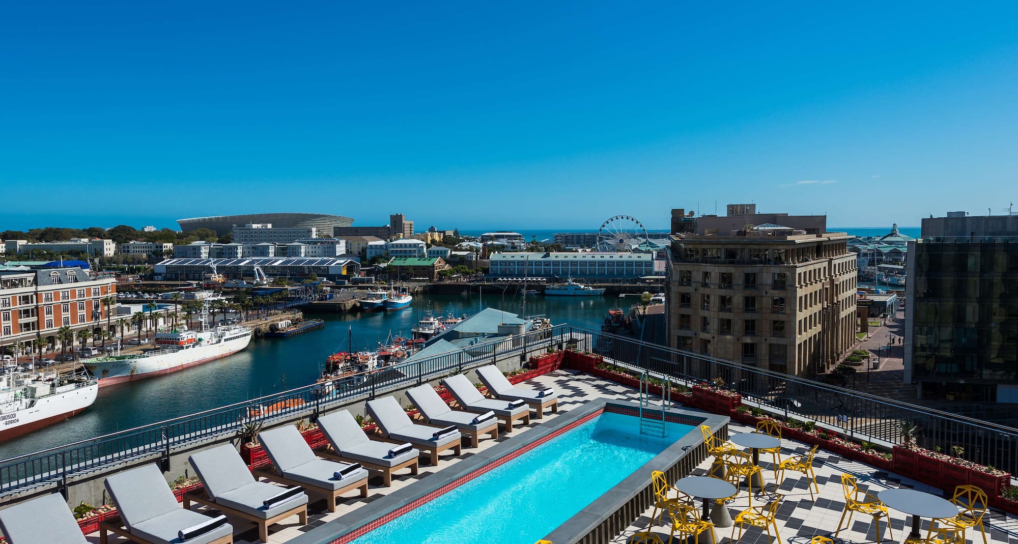 Radisson RED V&A Waterfront, Cape Town - RED Rooftop Pool