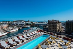 Radisson RED V&A Waterfront, Cape Town - Radisson RED V&A Waterfront, Cape Town - Rooftop Pool