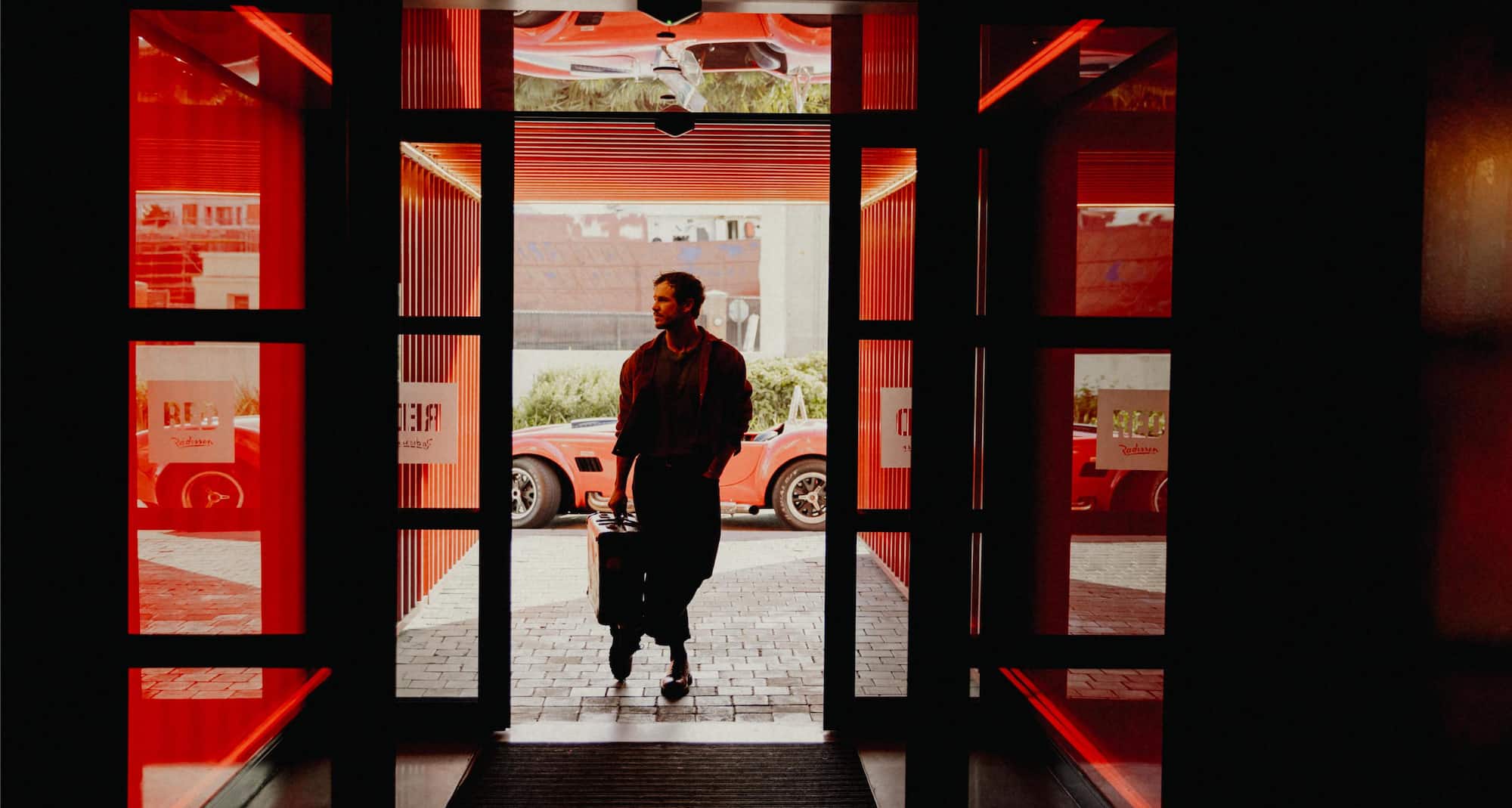 Radisson RED VandA Waterfront, Cape Town - Entrance lifestyle