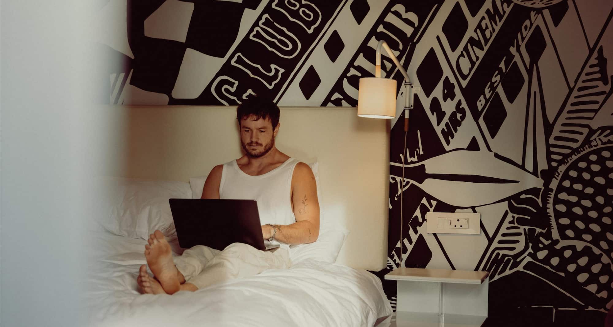 Radisson RED VandA Waterfront, Cape Town - In room workspace