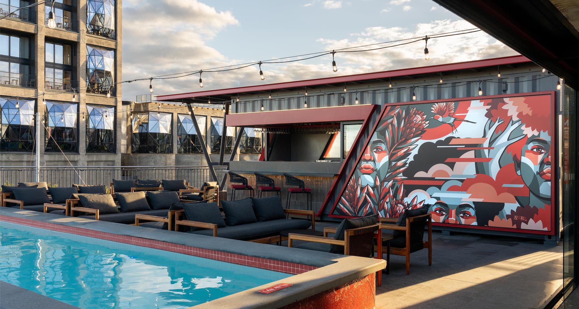 Radisson RED VandA Waterfront, Cape Town - RED Rooftop