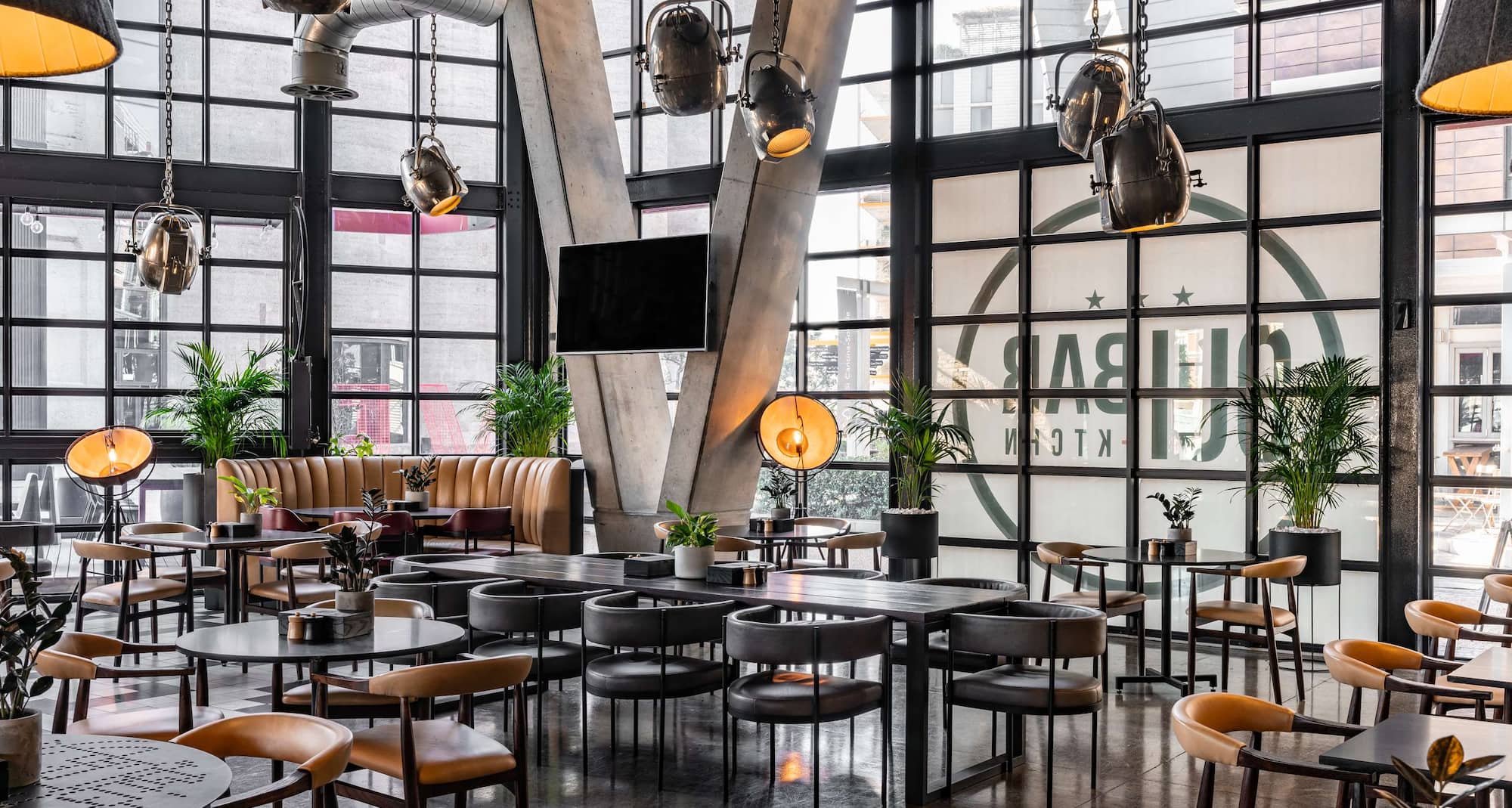 Radisson RED VandA Waterfront, Cape Town - Radisson RED OuiBar