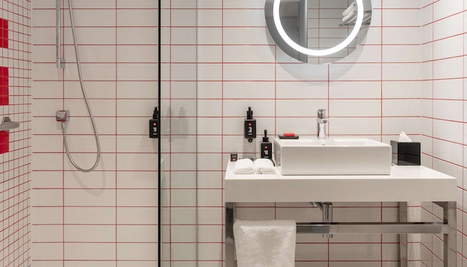 Radisson RED V&A Waterfront, Cape Town - Junior Suite With Balcony V&A Waterfront View