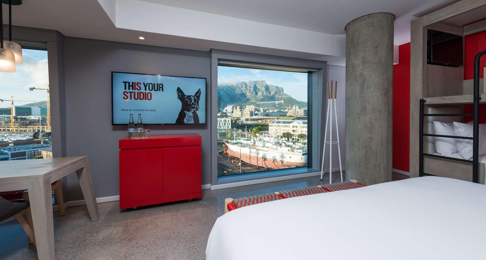 Radisson RED VandA Waterfront, Cape Town - Superior Family Room - Table Mountain View