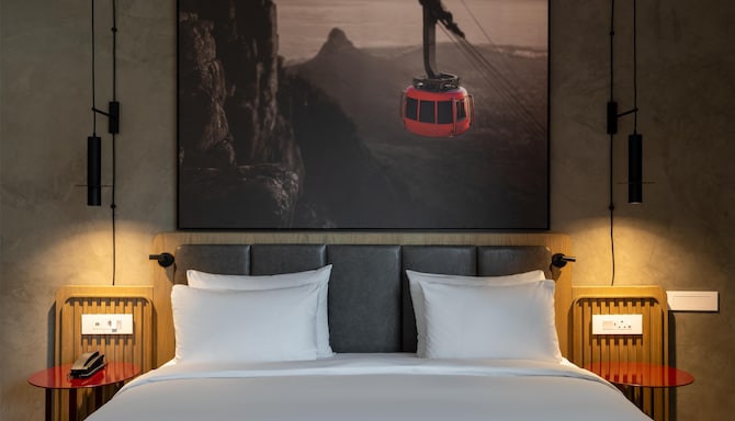 Radisson RED V&A Waterfront, Cape Town - Junior Suite with Balcony - V&A Waterfront View