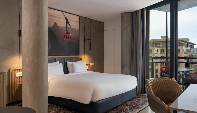 Radisson RED V&A Waterfront, Cape Town - Junior Suite with Balcony - V&A Waterfront View
