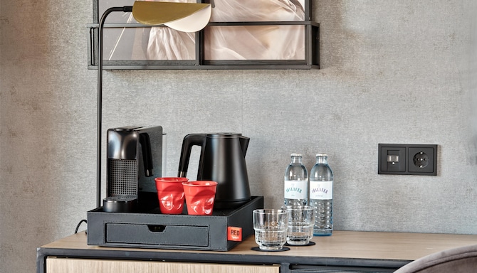 Radisson RED Vienna - وسيلة ترحيب وحُسن استقبال داخل غرفة ضيوف