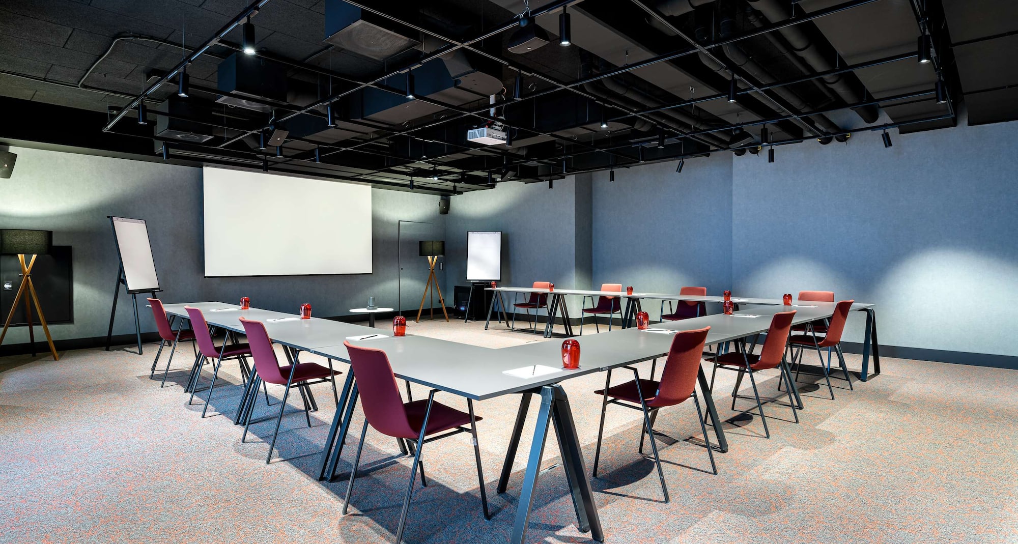 Radisson RED Vienna - Meeting room U-shape set-up