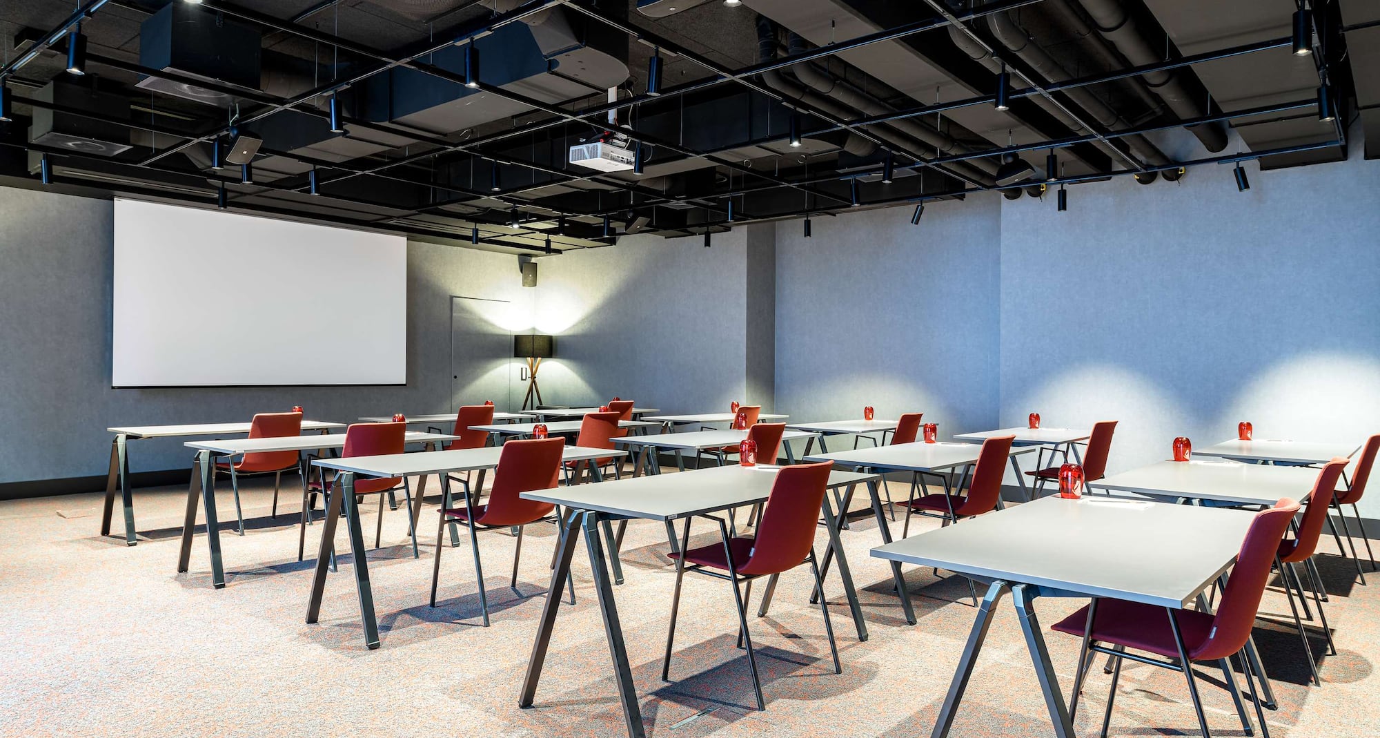 Radisson RED Vienna - Meeting room classroom set-up