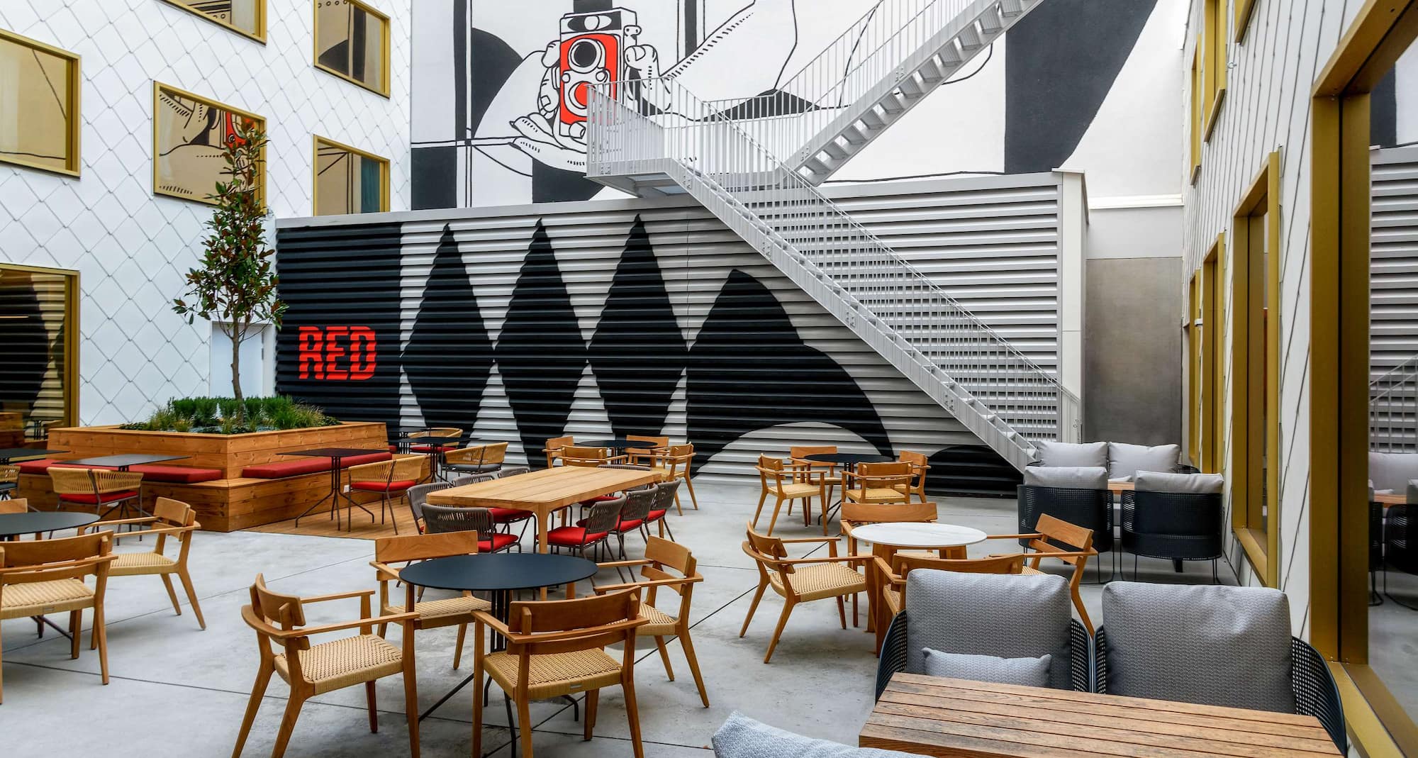 Radisson RED Vienna - Courtyard