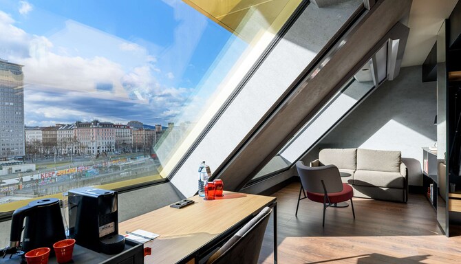 Radisson RED Vienna - Junior Suite Lounge Area
