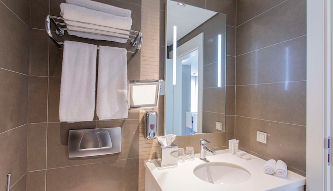 Radisson Residences Avrupa TEM Istanbul - Гостевая комната с ванной