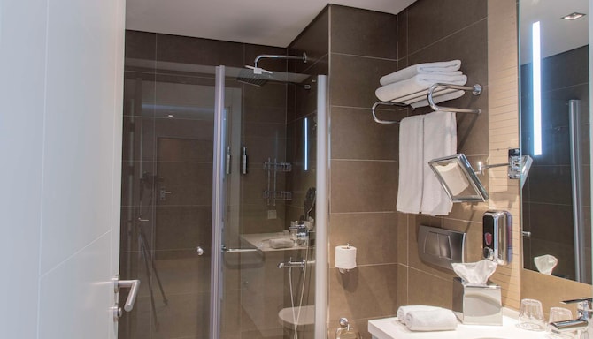 Radisson Residences Avrupa TEM Istanbul - Гостевая комната с ванной